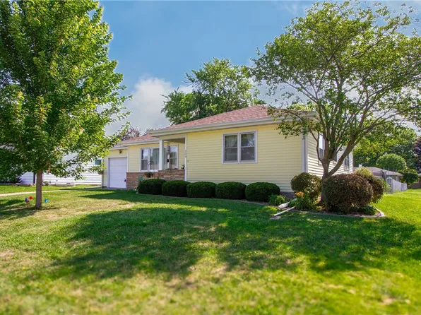 208 E 19th St N, Newton, IA 50208
