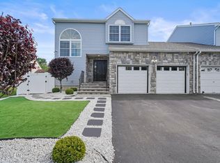 9 Bluebird Ln, Marlboro, NJ 07746