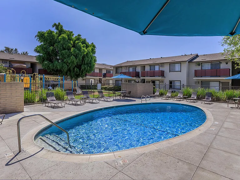 Del Amo Apartment Homes — Photo 6