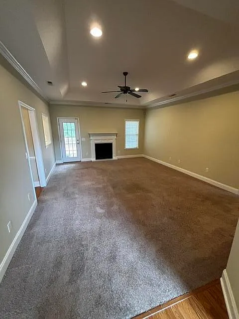 3 bed, 2.0 bath, 2429 sqft, $2,150 — Photo 2