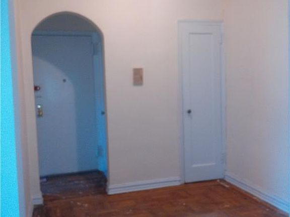 4th image of 4119 41st St APT 6F