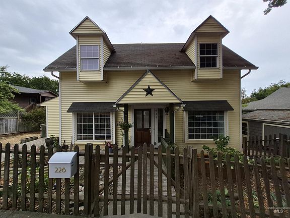 4th image of 228 N Lilly St