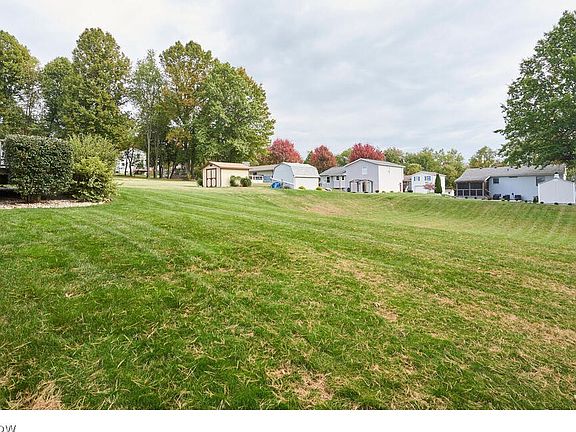 3rd image of 14 Briarwood Dr