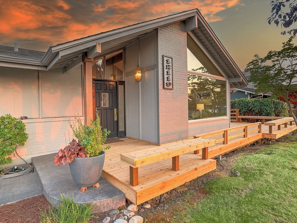 Cherished Woodrigdge view home!>
