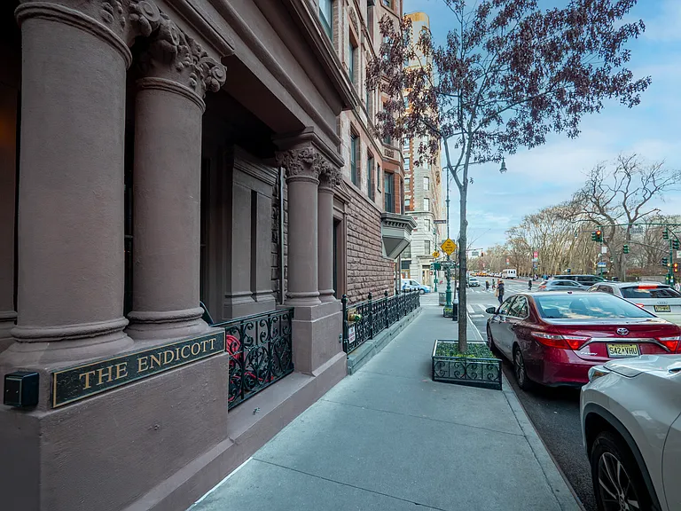 101 W 81st St #717 — Photo 13