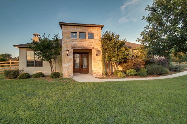 1st image of 220 Blue Bird Ln