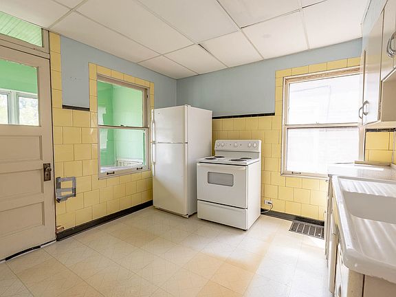 5th image of 8827 S Halsted St
