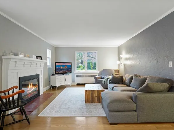 60 Gardner Rd #1, Brookline, MA 02445