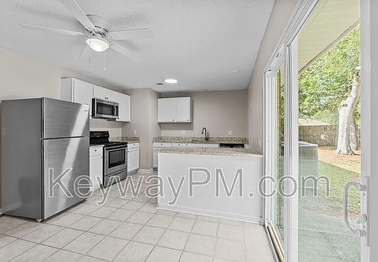 2631 Drayton Dr — Photo 7