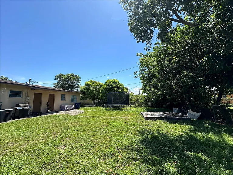 10741 SW 150th Ter — Photo 5