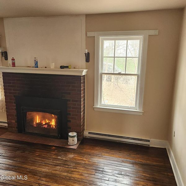 4th image of 208 Hampton Avenue