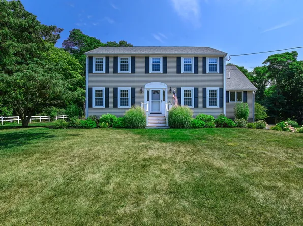 15 Marvin Circle, Falmouth, MA 02540