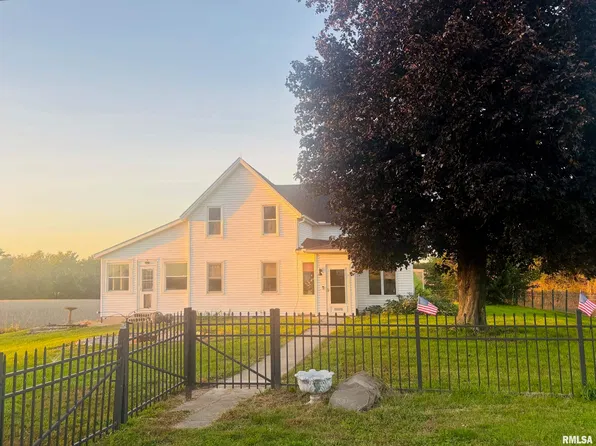 6203 N Schaffer Rd, Elmwood, IL 61529