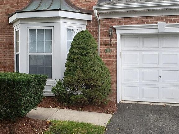 2nd image of 118 Surrey Ct
