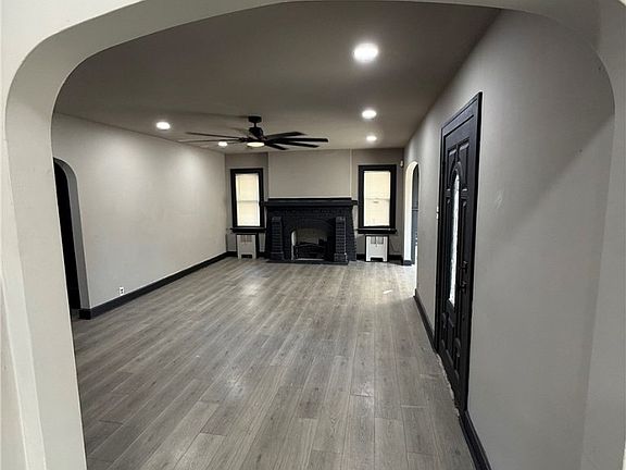 3rd image of 1010 Lincoln Park Dr