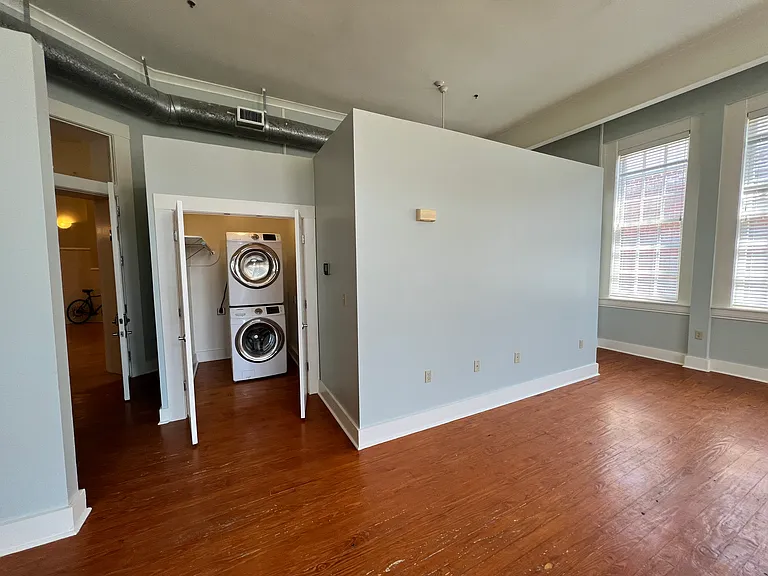 715 Sherman St #10 — Photo 2