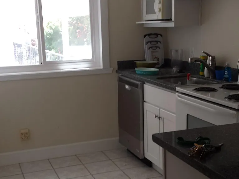 357 Hawthorne Ave #C — Photo 21