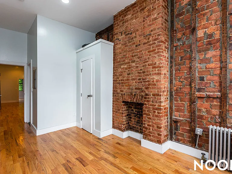 86 Menahan St #1R — Photo 7