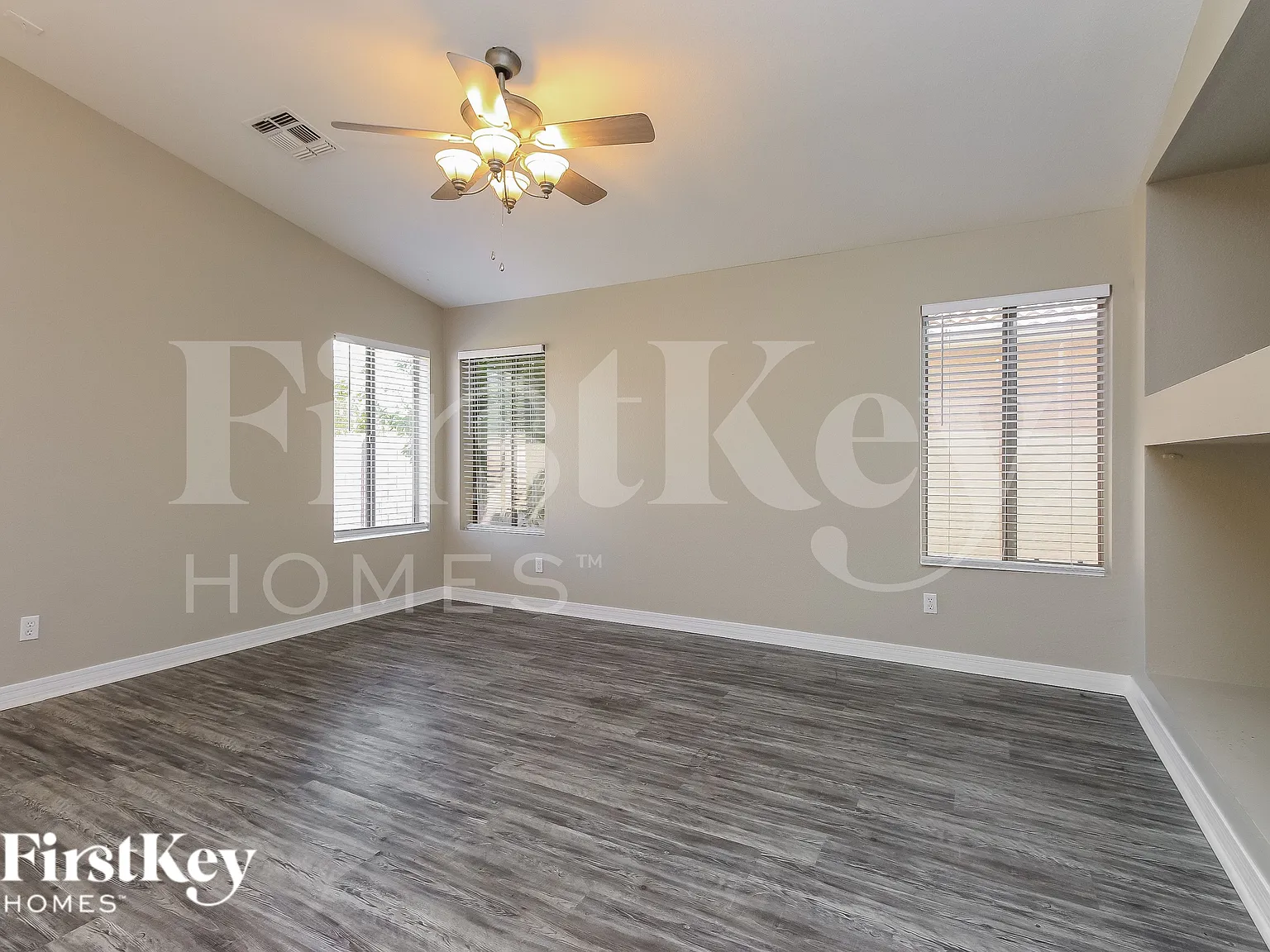 3 bed, 2.0 bath, 1446 sqft, $2,450 — Photo 2