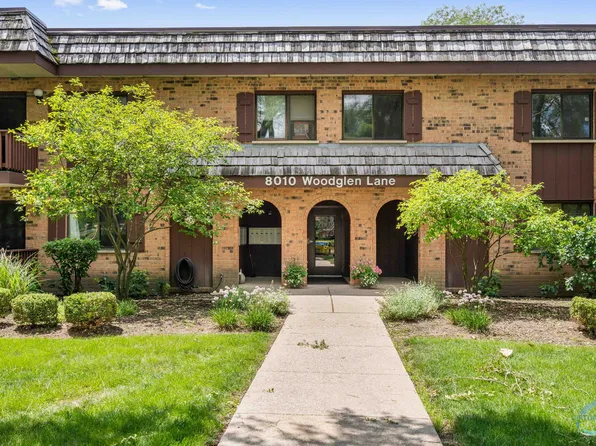 8010 Woodglen Ln APT 206, Downers Grove, IL 60516