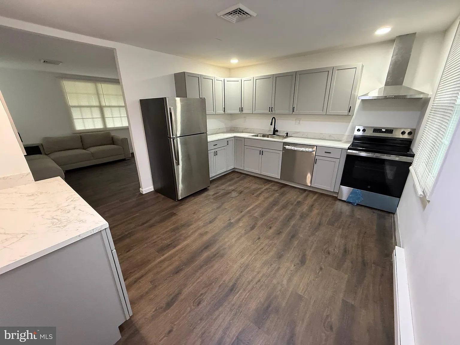 2 bed, 1000 sqft, $1,800 — Photo 4