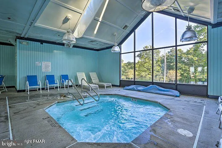 5375 Woodbridge Dr E — Photo 35