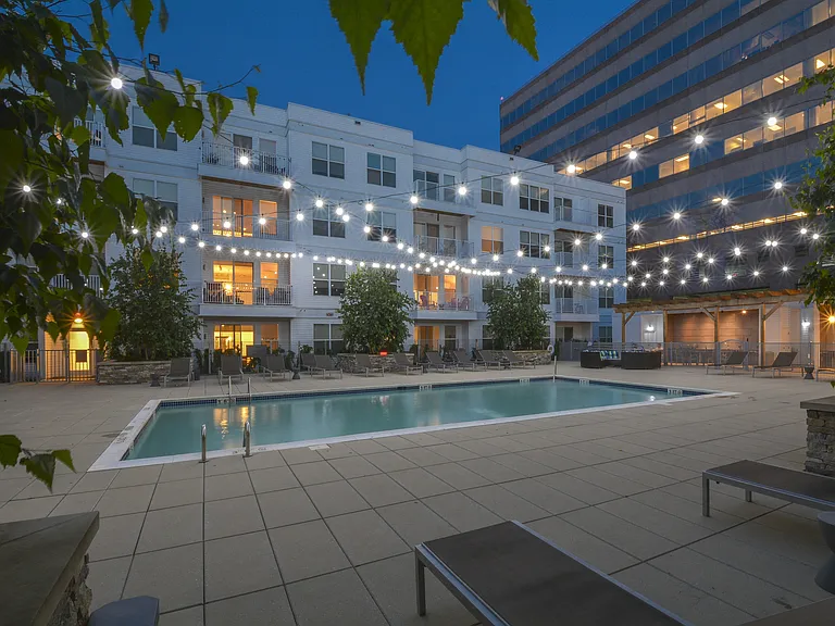 75 Tresser Blvd Apartments — Photo 49