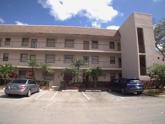 3rd image of 10332 SUNRISE LAKES Boulevard #111