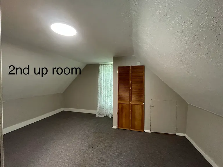 423 E Jackson St — Photo 8
