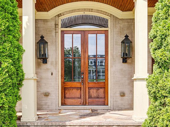 3rd image of 2169 Summer Hill Cir