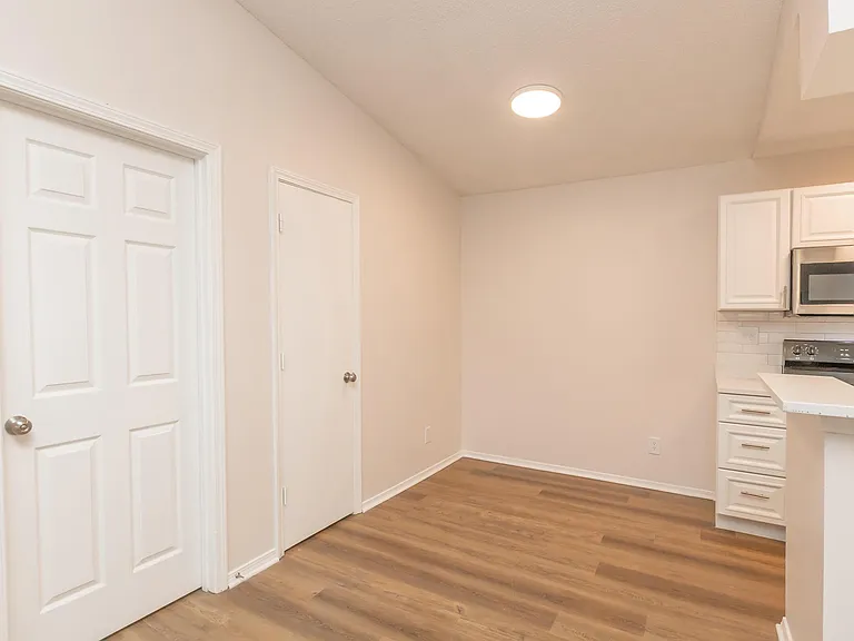 Summerfield Apartments — Photo 30