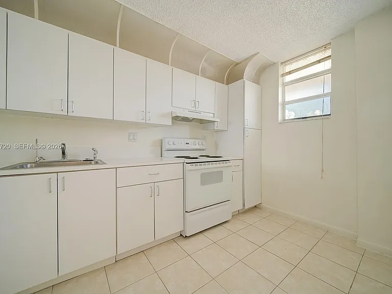2903 N Miami Beach Blvd #1006 — Photo 2