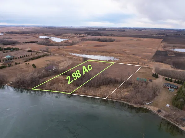 21586 Lake Ave, Morris, MN 56267