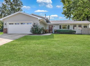 1221 Runyan Dr, Lockport, IL 60441