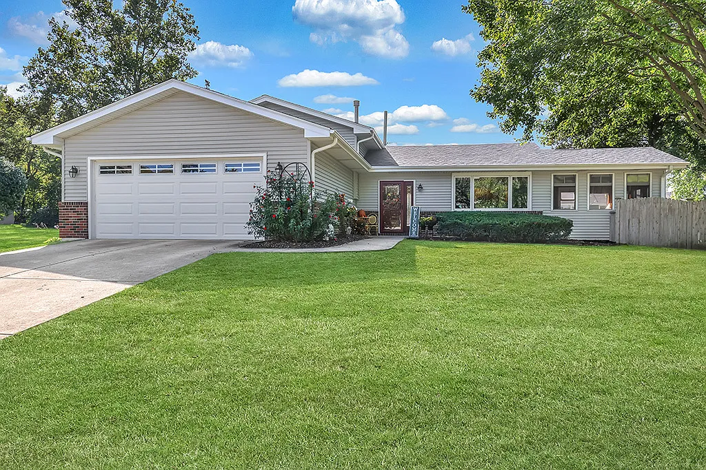 1221 Runyan Dr photo 1