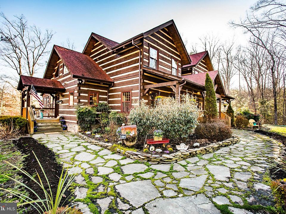 1st image of 8301 Oak Pond Way