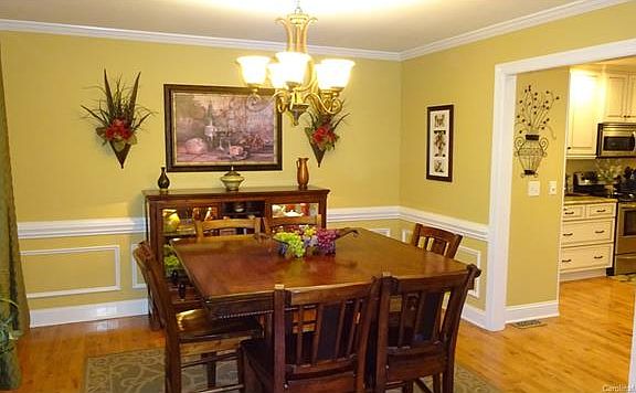 5th image of 209 Heather Glen Ln