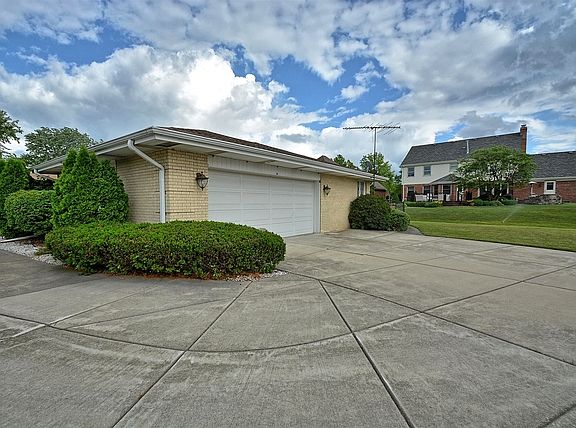 2nd image of 13427 Fawn Ct