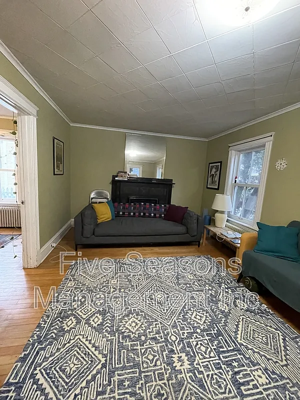3 bed, 1.5 bath, 2000 sqft, $3,150 — Photo 4