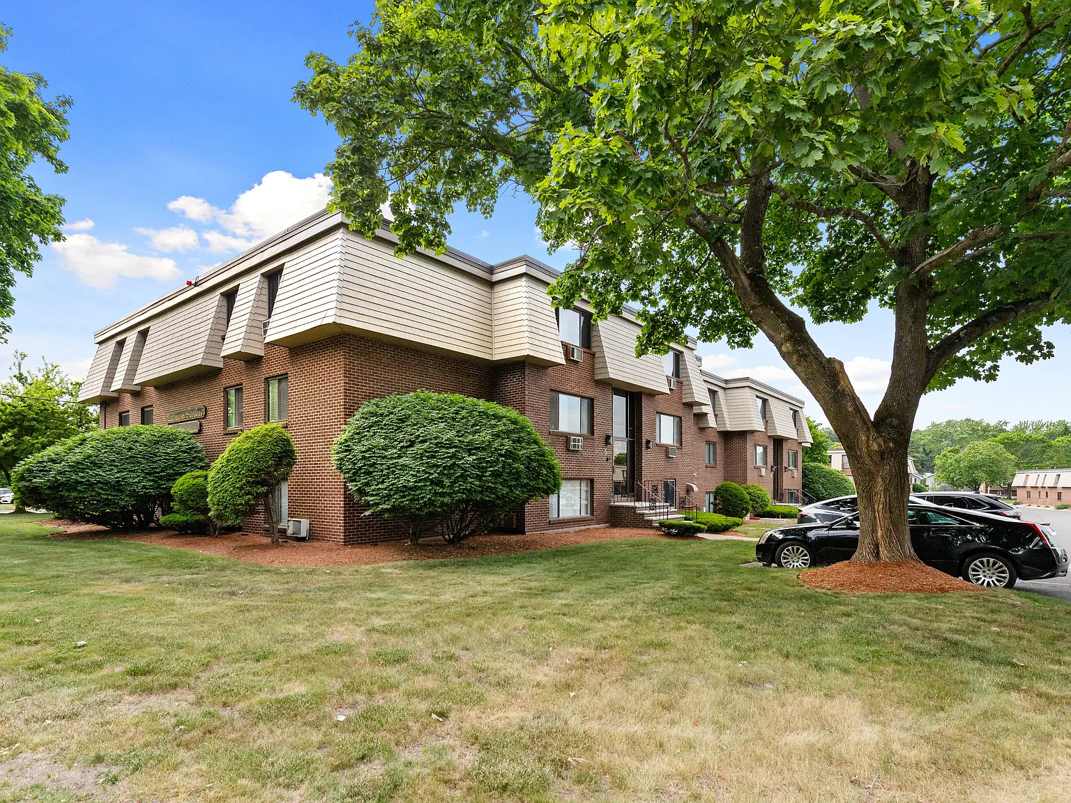 2 bed, 915 sqft, $2,600 — Photo 2