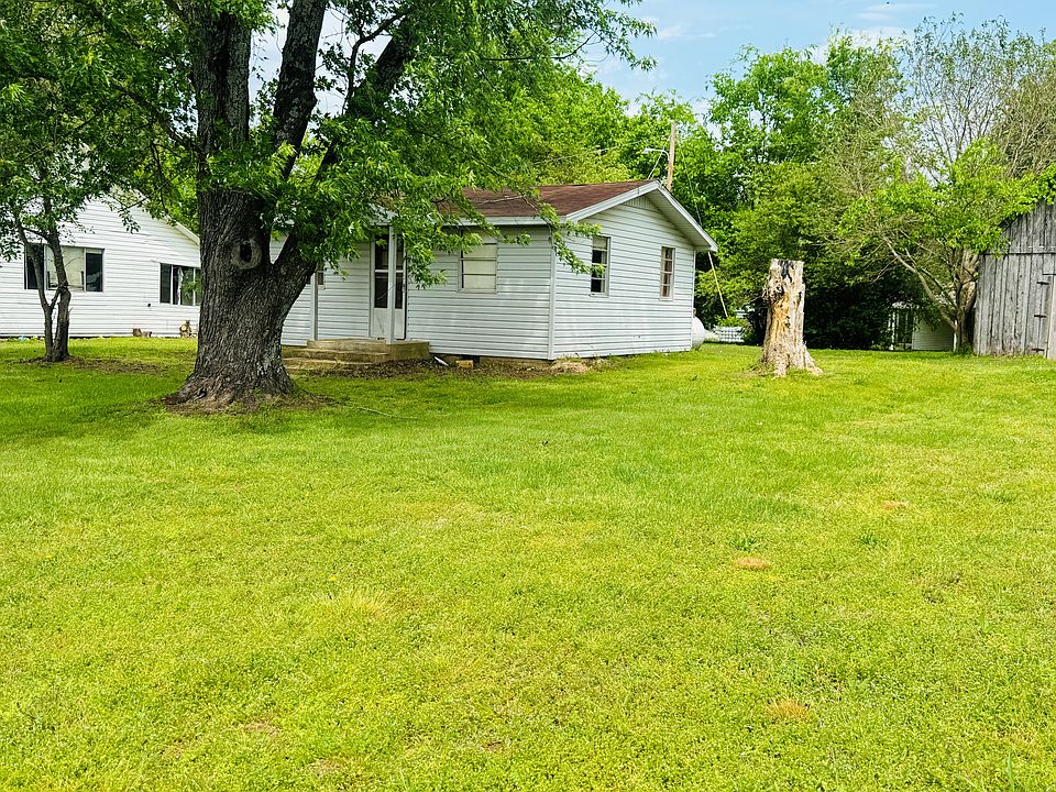 1st image of 26 E Earl St
