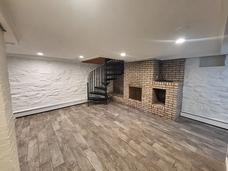 331 Amber St — Photo 13