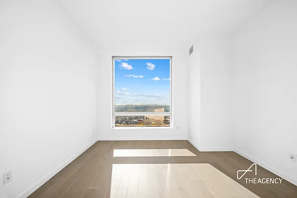 Rented by The Agency | media 20