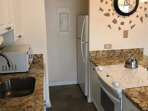 3rd image of 320 Liliuokalani Ave APT 901