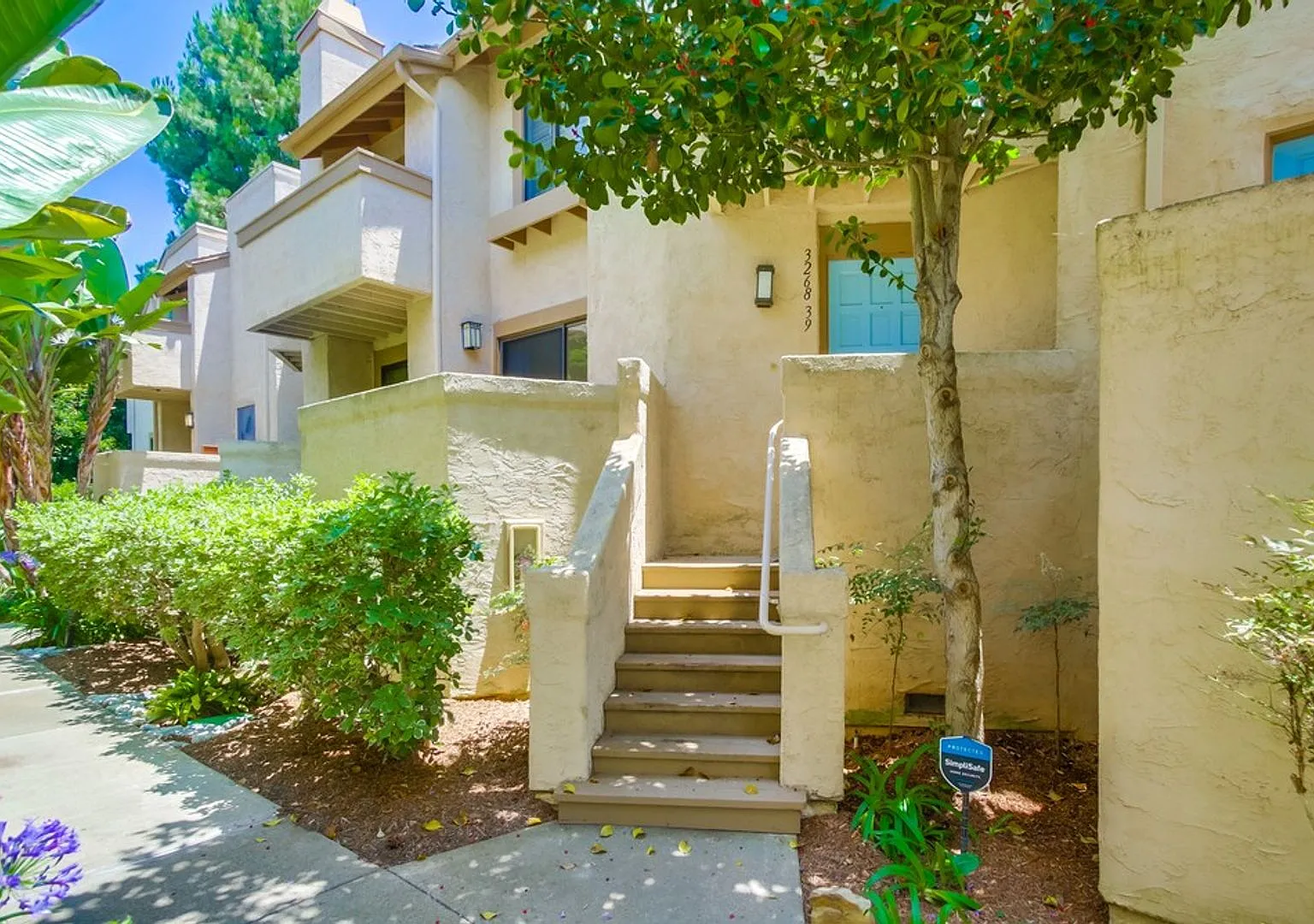 Spacious La Jolla Townhome in Desirable Woodlands South Community — Photo 2