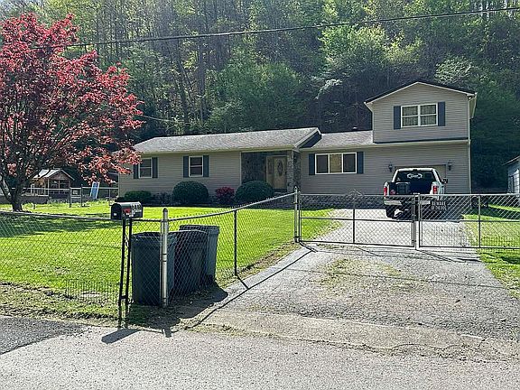 3rd image of 844 Upper Blackberry Rd