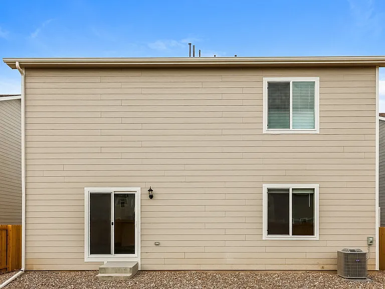 2211 Christina St — Photo 17