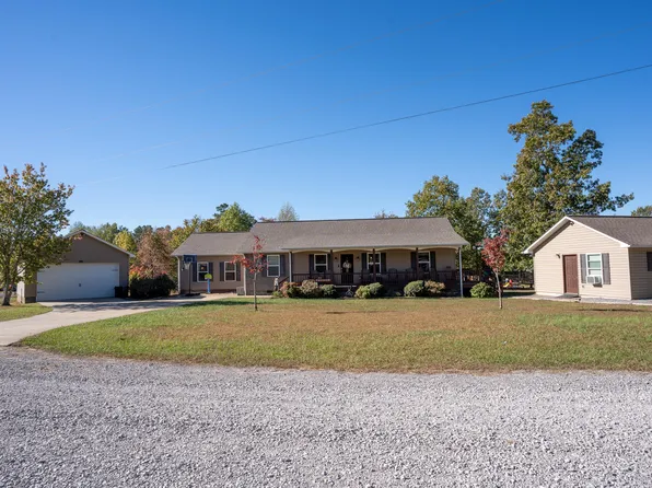 828 Pike Dr, Trenton, GA 30752