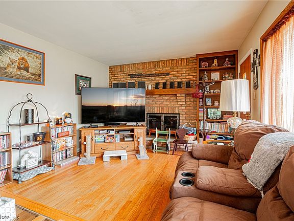 4th image of 2198 Lynn Dr