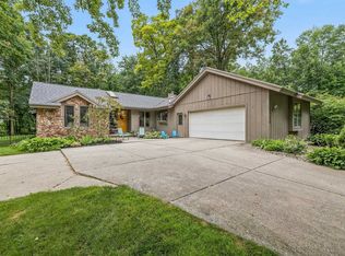 3113 Camberley Ln, Midland, MI 48640